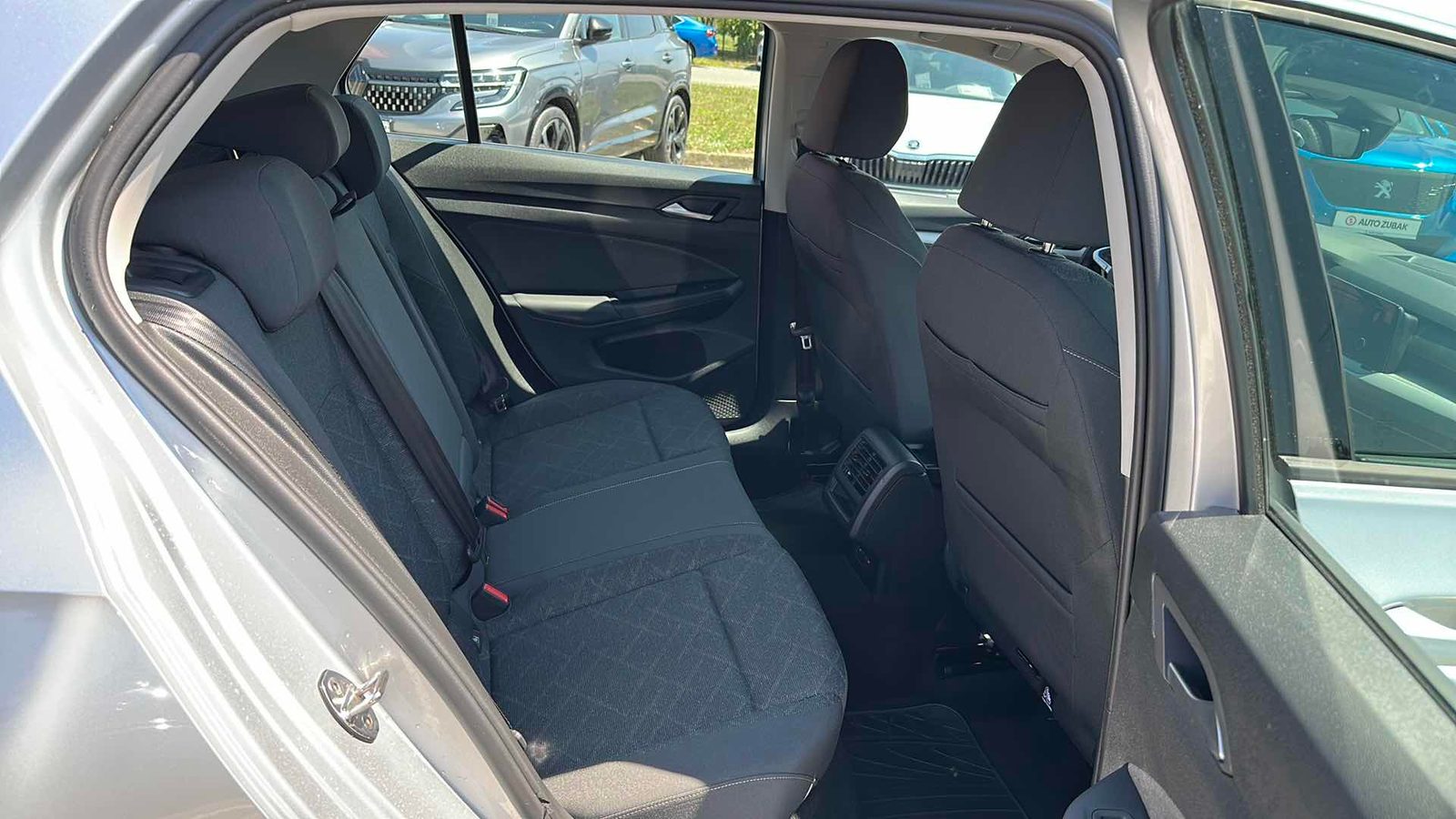 2024 Volkswagen Golf — fotografija 10