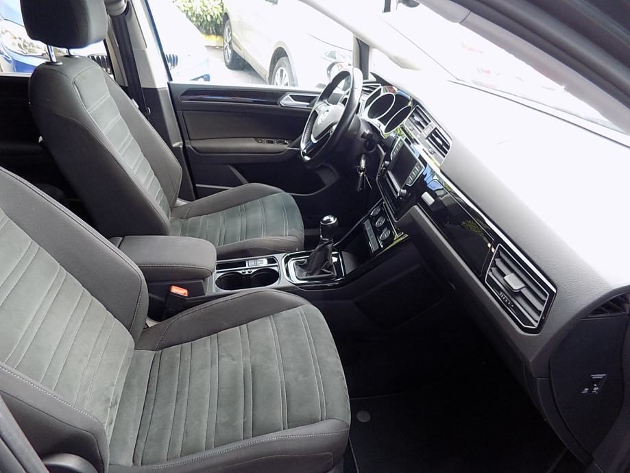 2016 Volkswagen Touran — fotografija 6