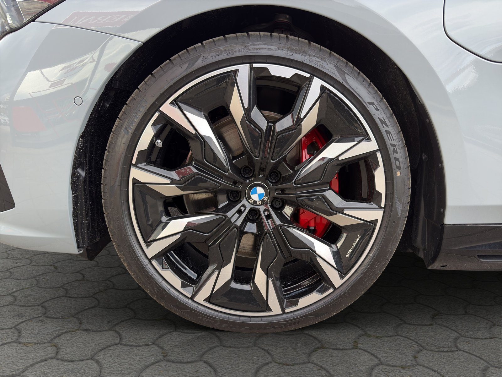 2025 BMW Serija 5 — fotografija 19