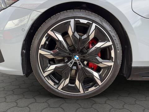 2025 BMW Serija 5 — sličica 19