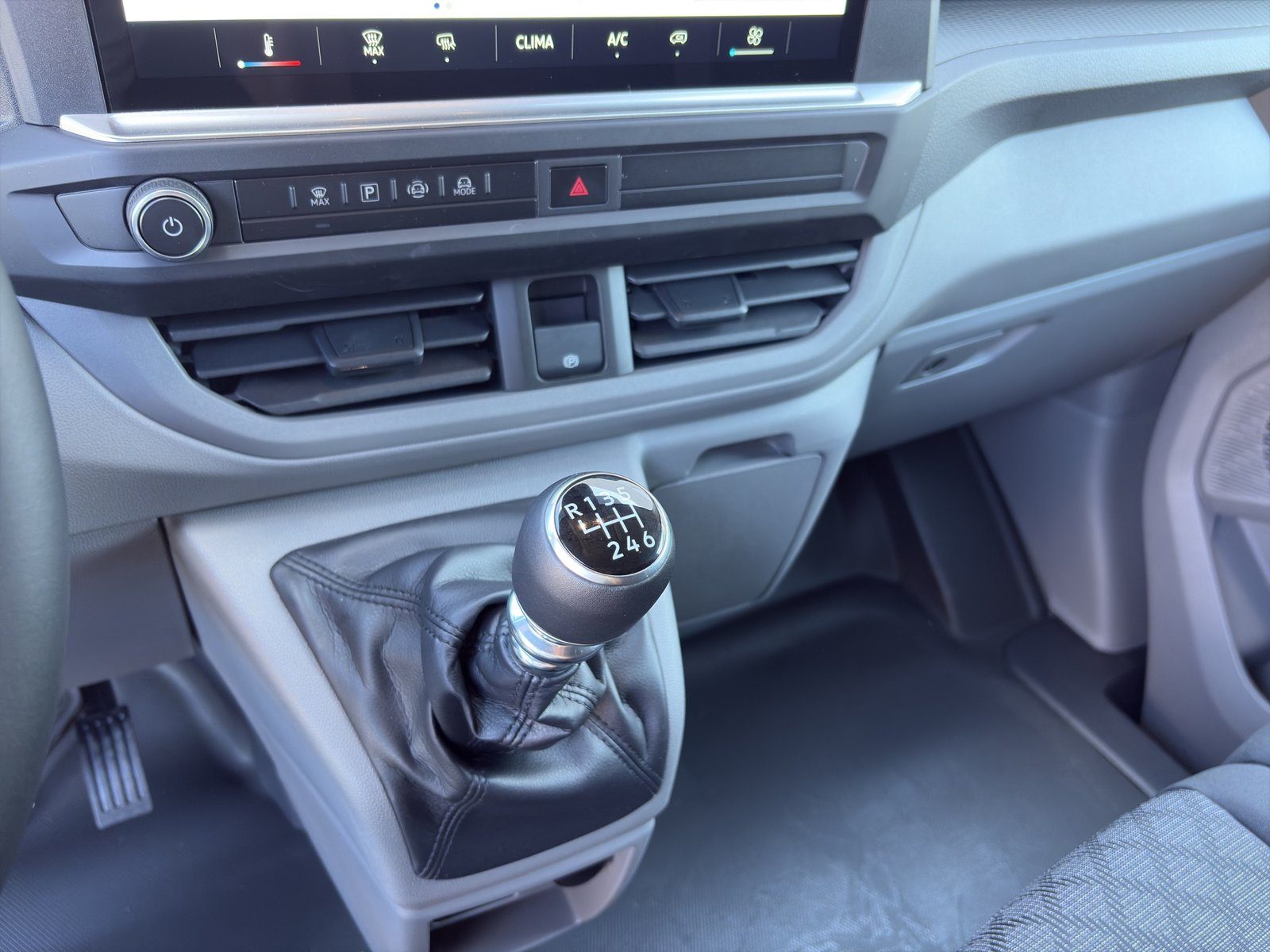 2026 Volkswagen Transporter — fotografija 13