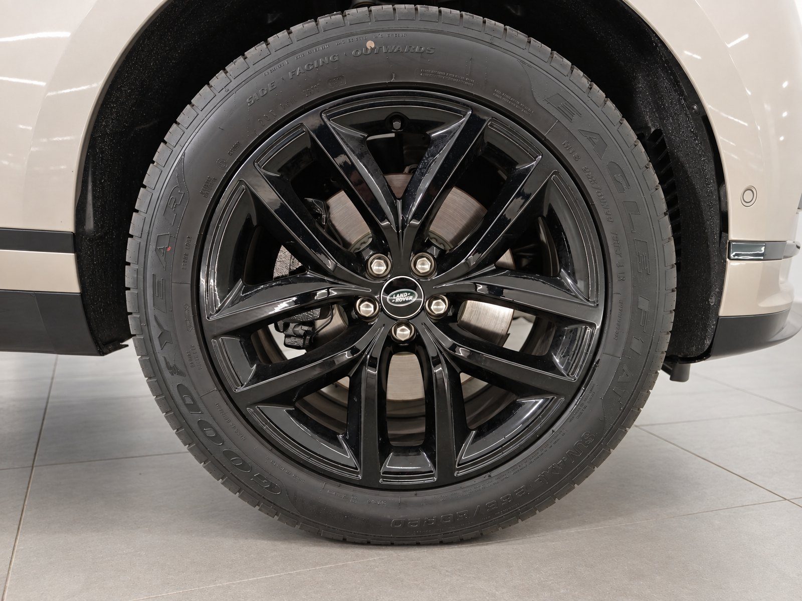2026 Land Rover Range Rover Velar — fotografija 10