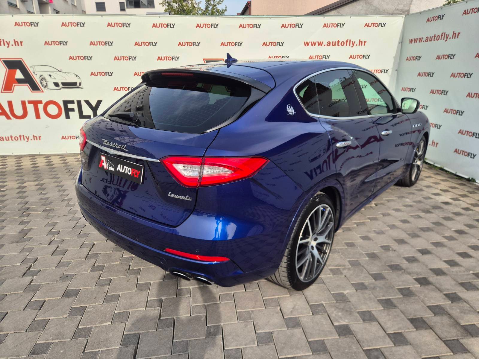 2016 Maserati Levante — fotografija 8