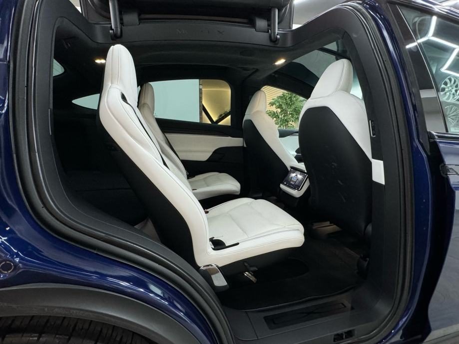 2022 Tesla Model X — fotografija 17
