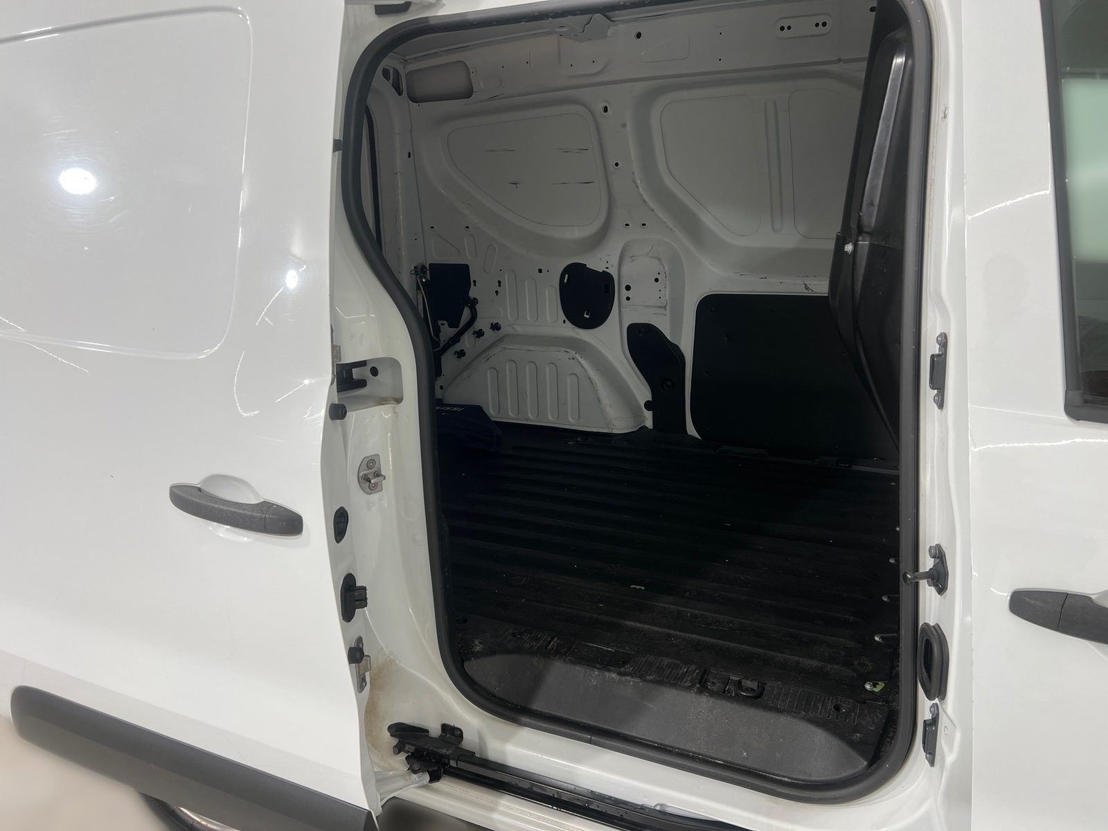 2022 Renault Express — fotografija 16