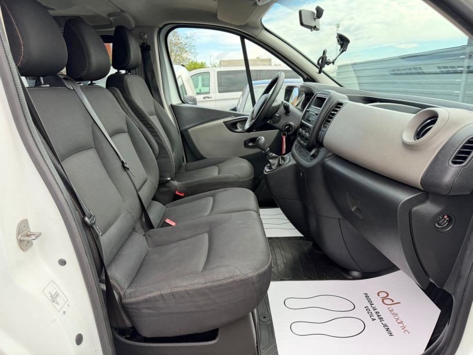 2015 Renault Trafic — fotografija 22