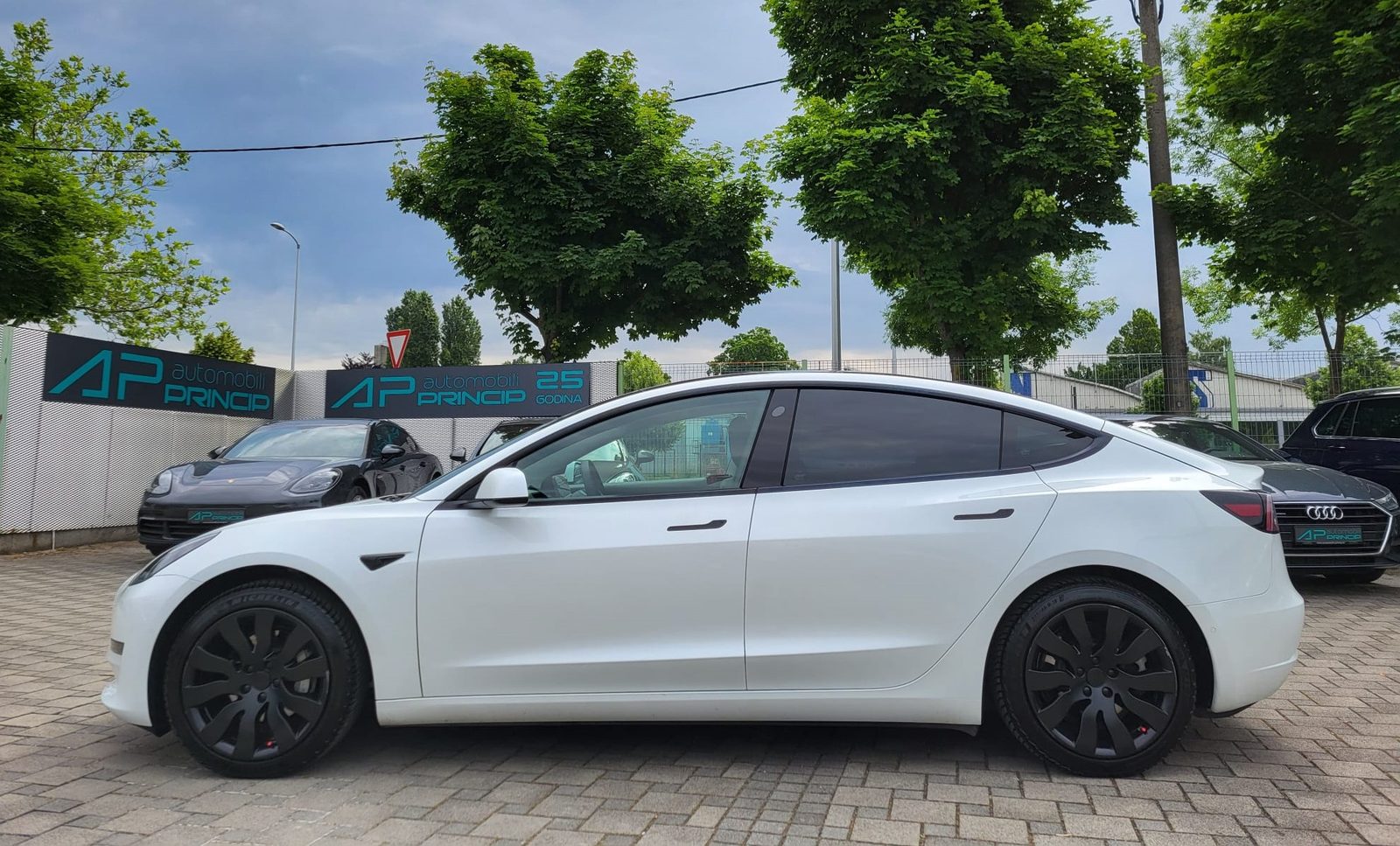 2021 Tesla Model 3 — fotografija 3