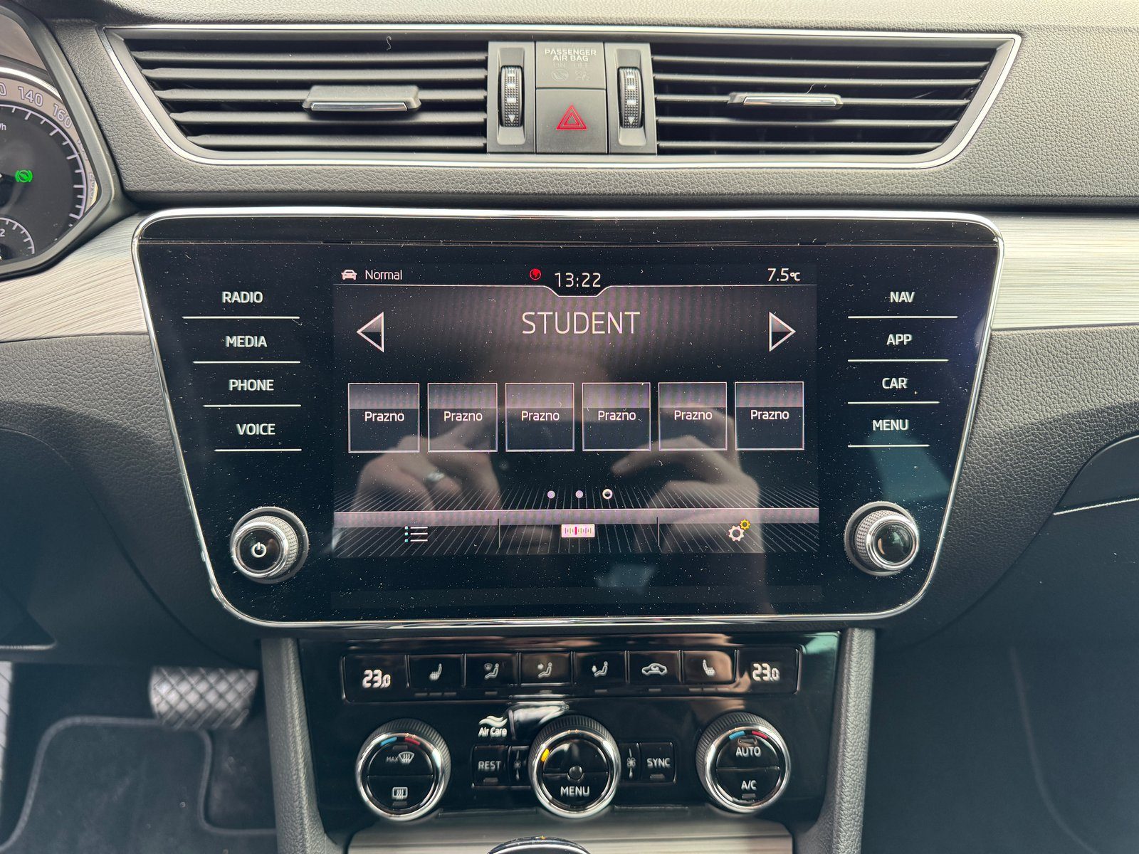 2020 Škoda Superb — fotografija 13