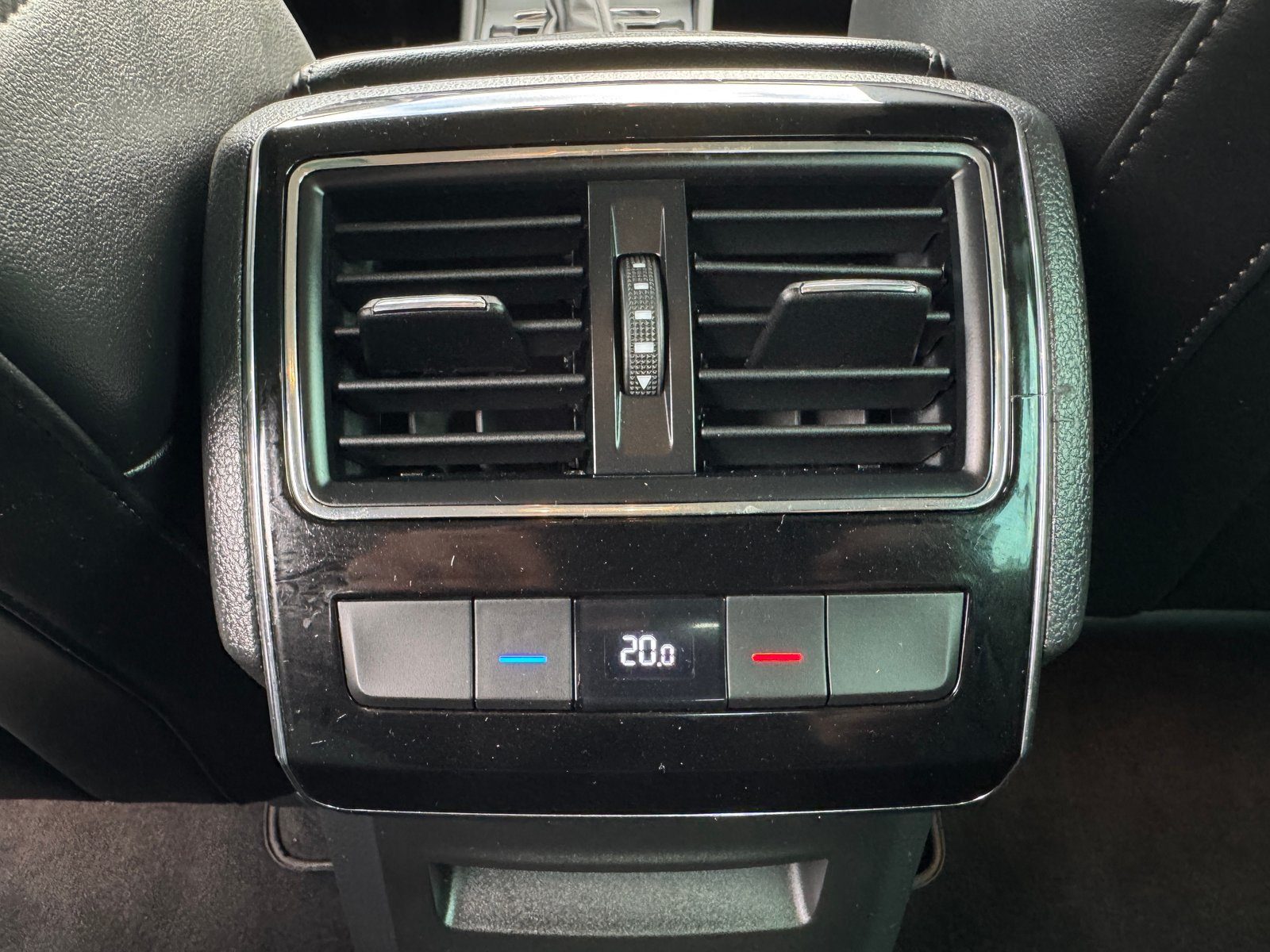 2020 Škoda Superb — fotografija 10