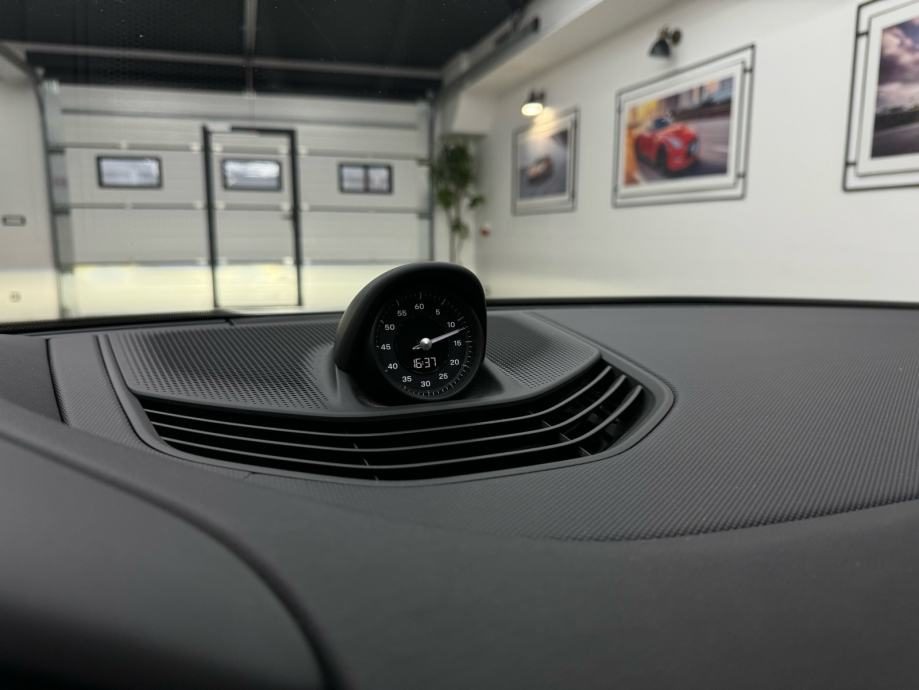 2020 Porsche Taycan — fotografija 15