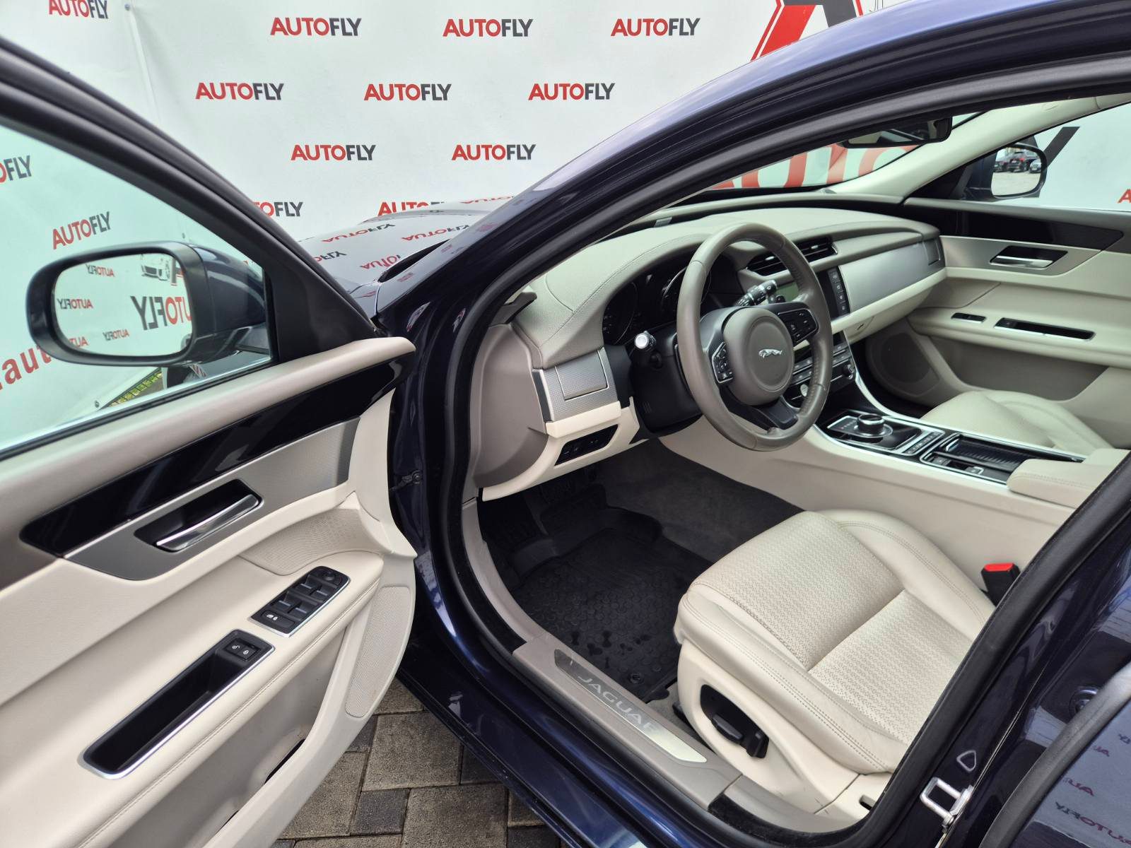 2016 Jaguar XF — fotografija 11