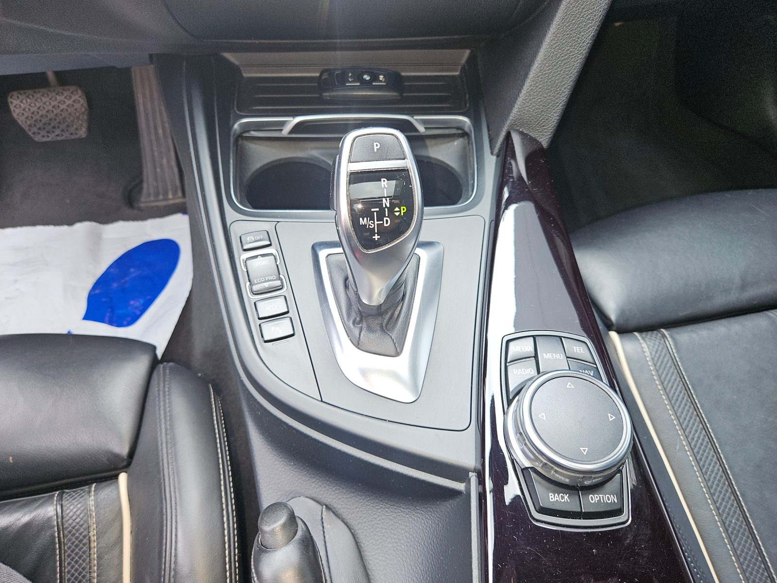 2015 BMW Serija 3 — fotografija 14