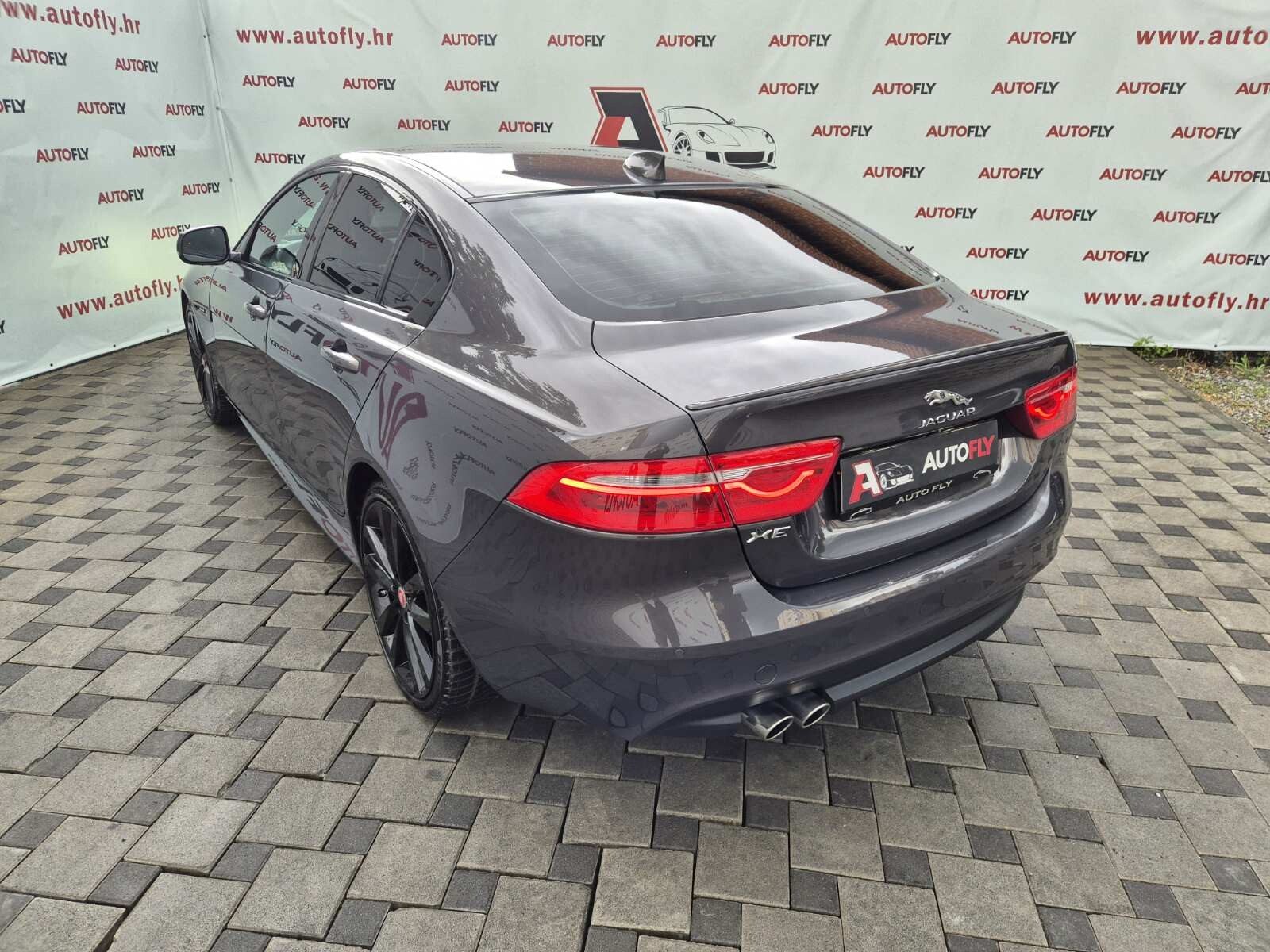 2017 Jaguar XE — fotografija 6
