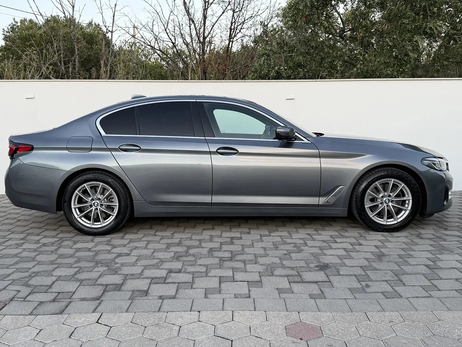 2021 BMW Serija 5 — fotografija 8