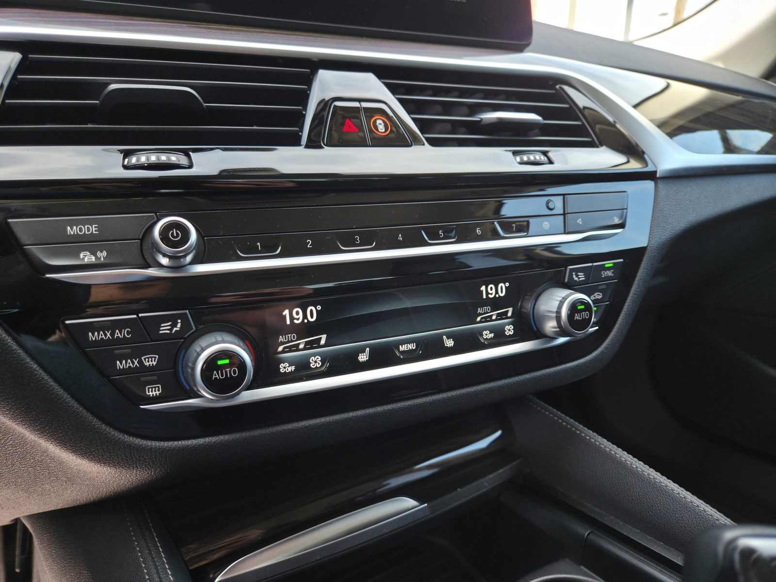 2021 BMW Serija 5 — fotografija 13