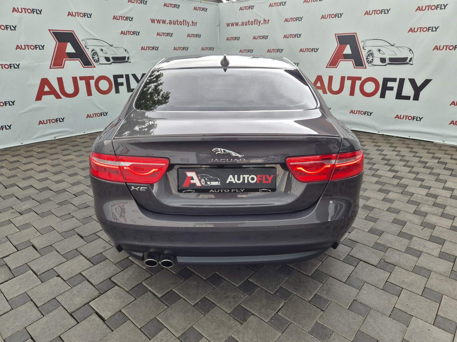 2017 Jaguar XE — fotografija 7