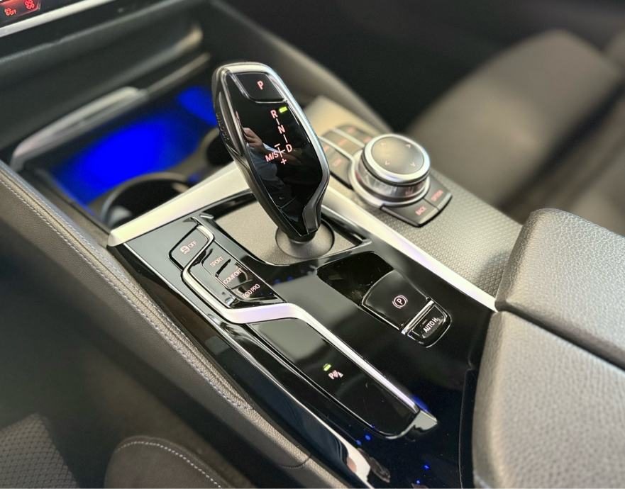 2020 BMW Serija 5 — fotografija 14