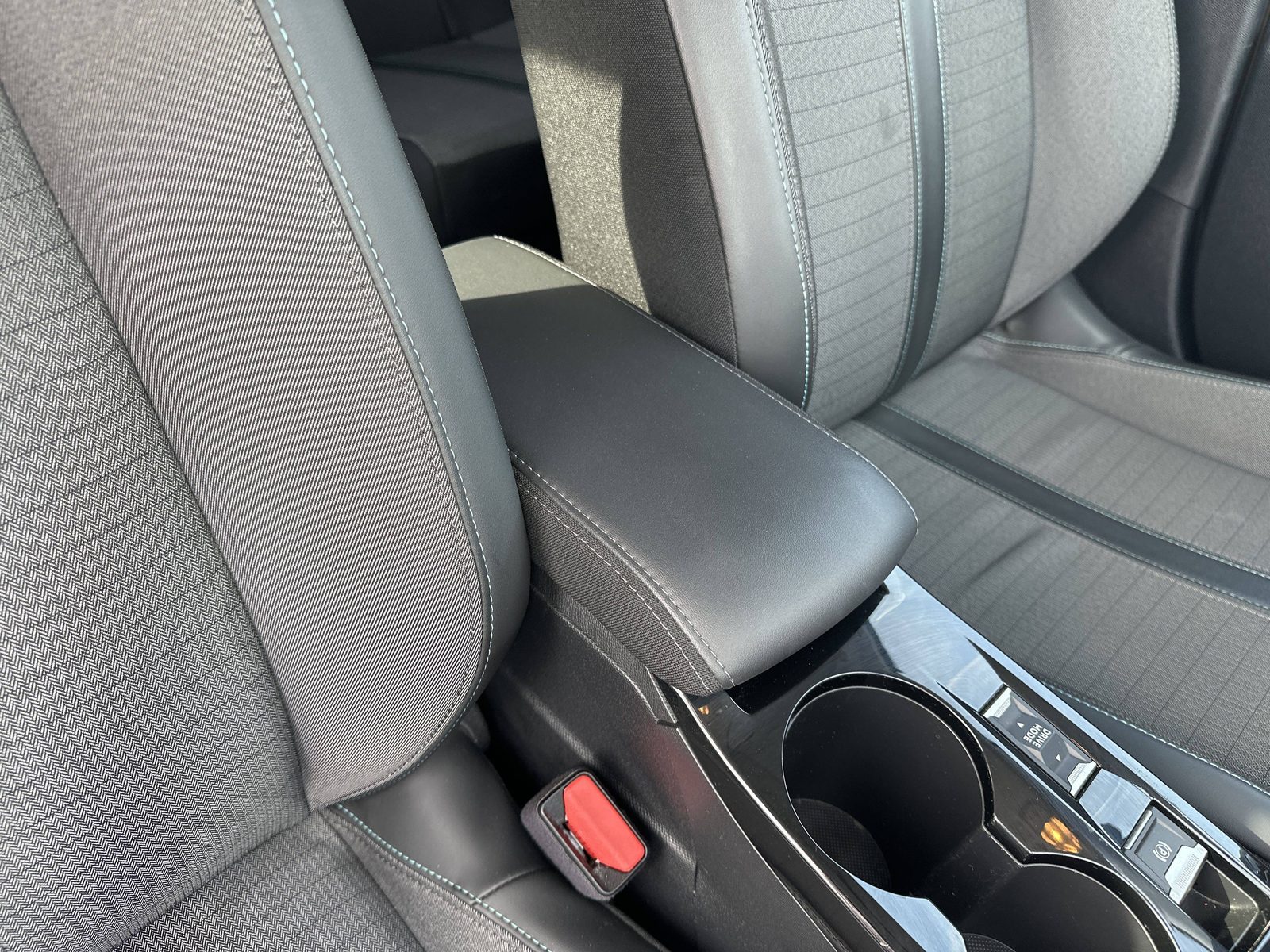 2023 Peugeot 208 — fotografija 22