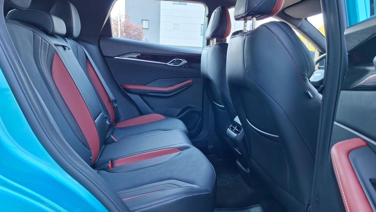 2025 Geely Coolray — fotografija 6