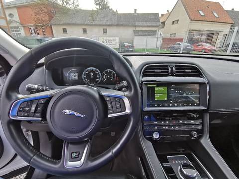 2016 Jaguar F-Pace — sličica 12