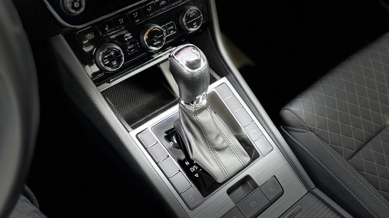 2022 Škoda Superb — fotografija 10