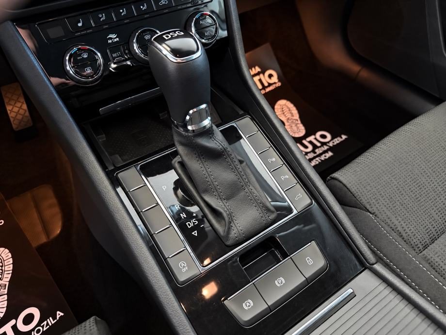2018 Škoda Superb — fotografija 13