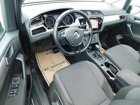 2018 Volkswagen Touran — sličica 8