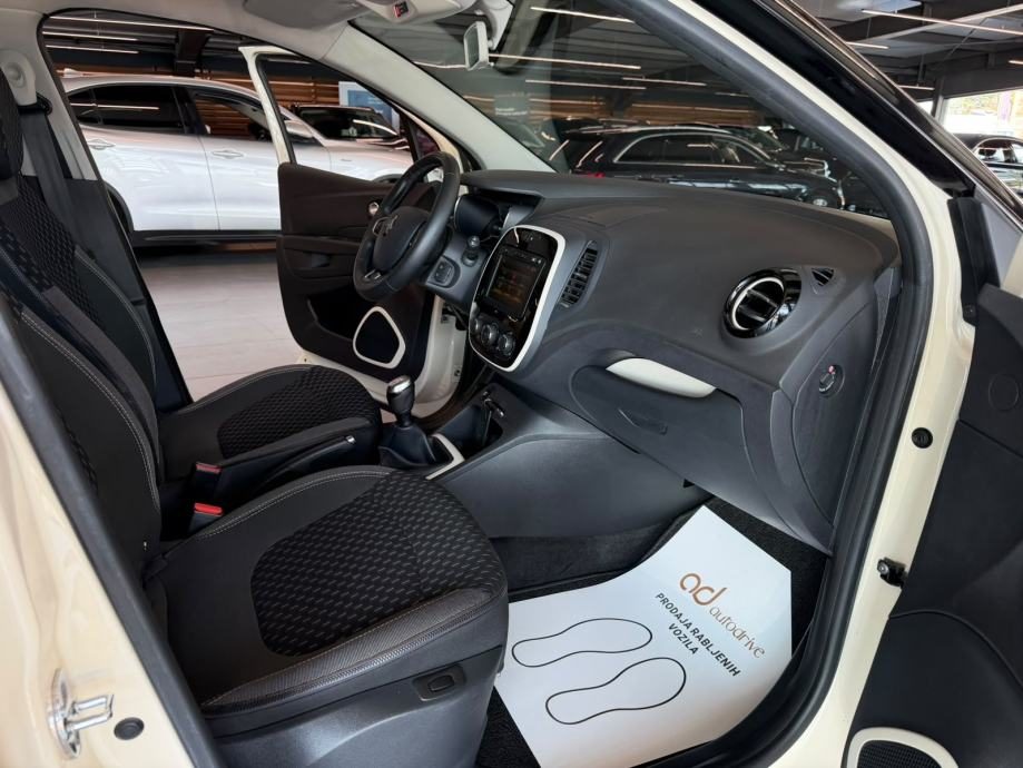2019 Renault Captur — fotografija 21