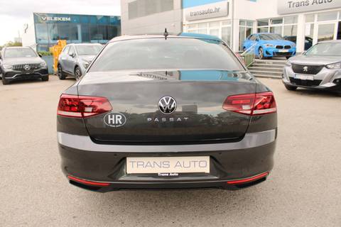 2022 Volkswagen Passat — sličica 6