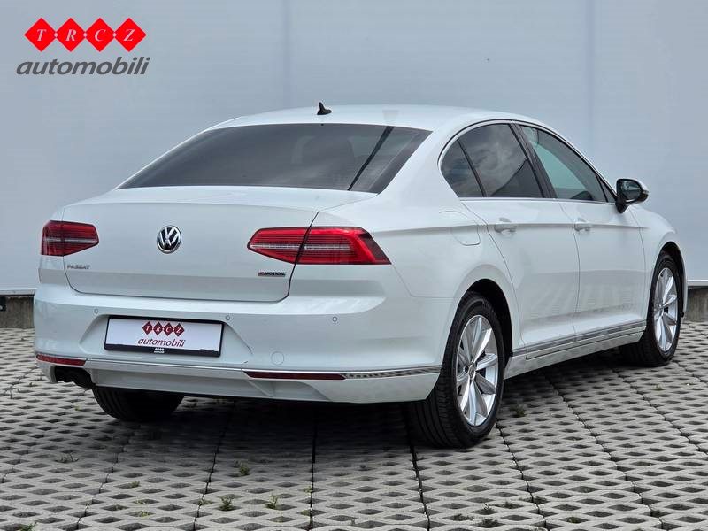 2019 Volkswagen Passat — fotografija 4