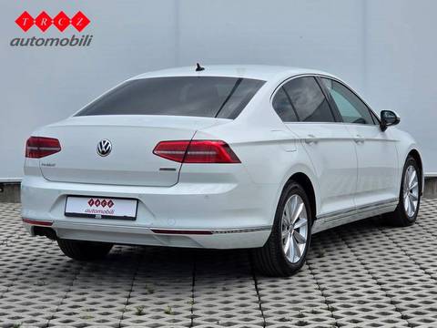 2019 Volkswagen Passat — sličica 4