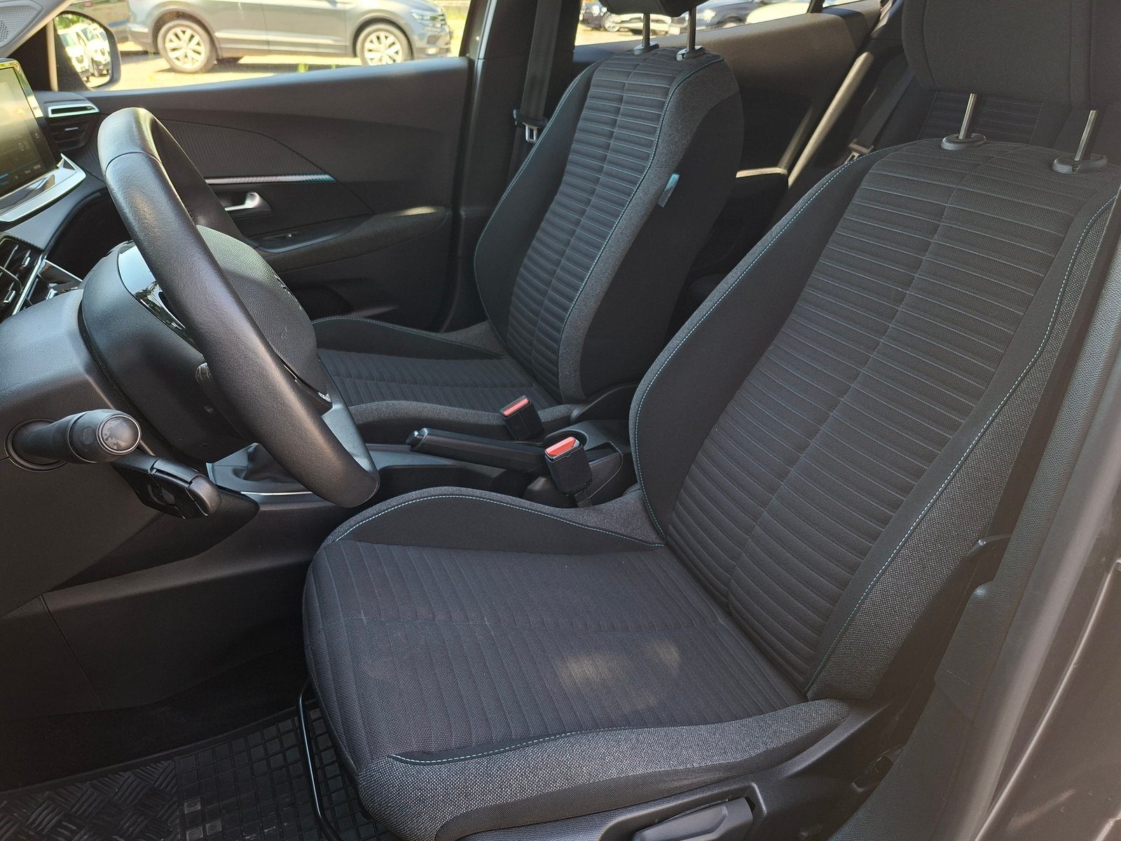 2022 Peugeot 2008 — fotografija 9