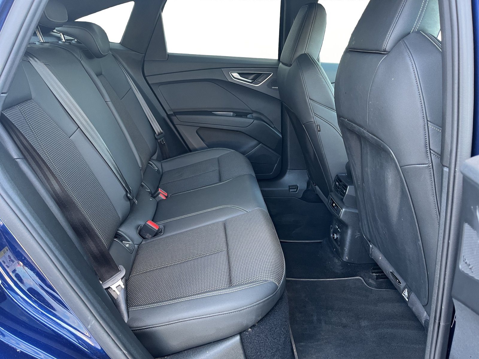 2022 Audi Q4 Sportback e-tron S line — fotografija 16