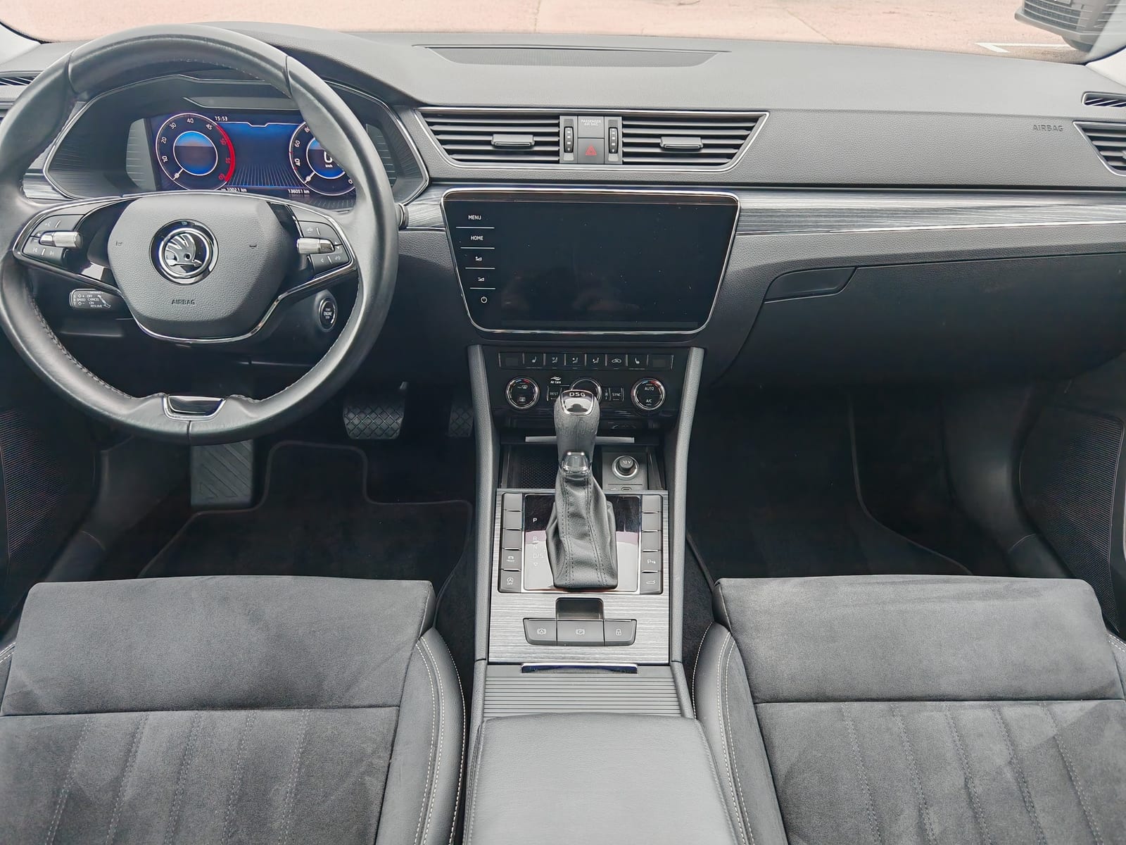 2021 Škoda Superb — fotografija 13