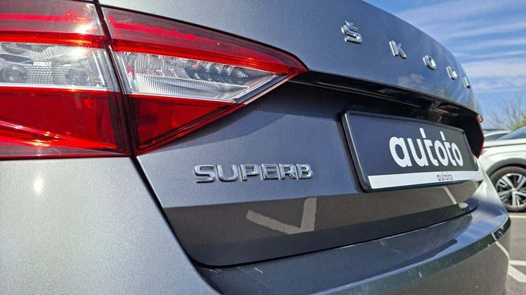 2022 Škoda Superb — fotografija 22
