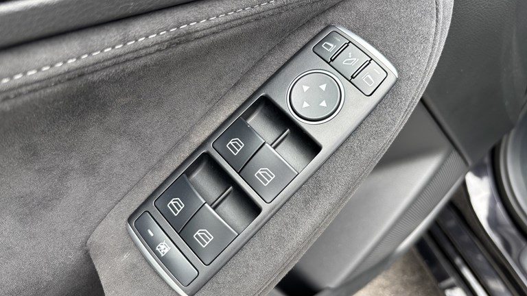 2017 Infiniti Q30 — fotografija 20