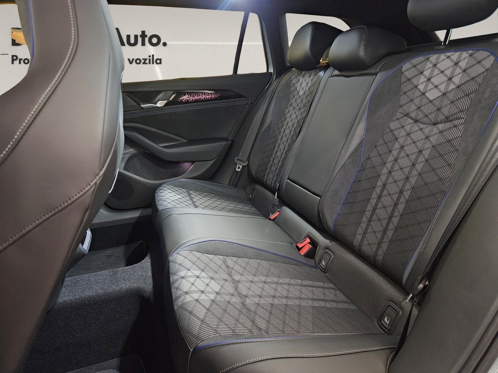 2026 Volkswagen Passat R-Line — fotografija 10