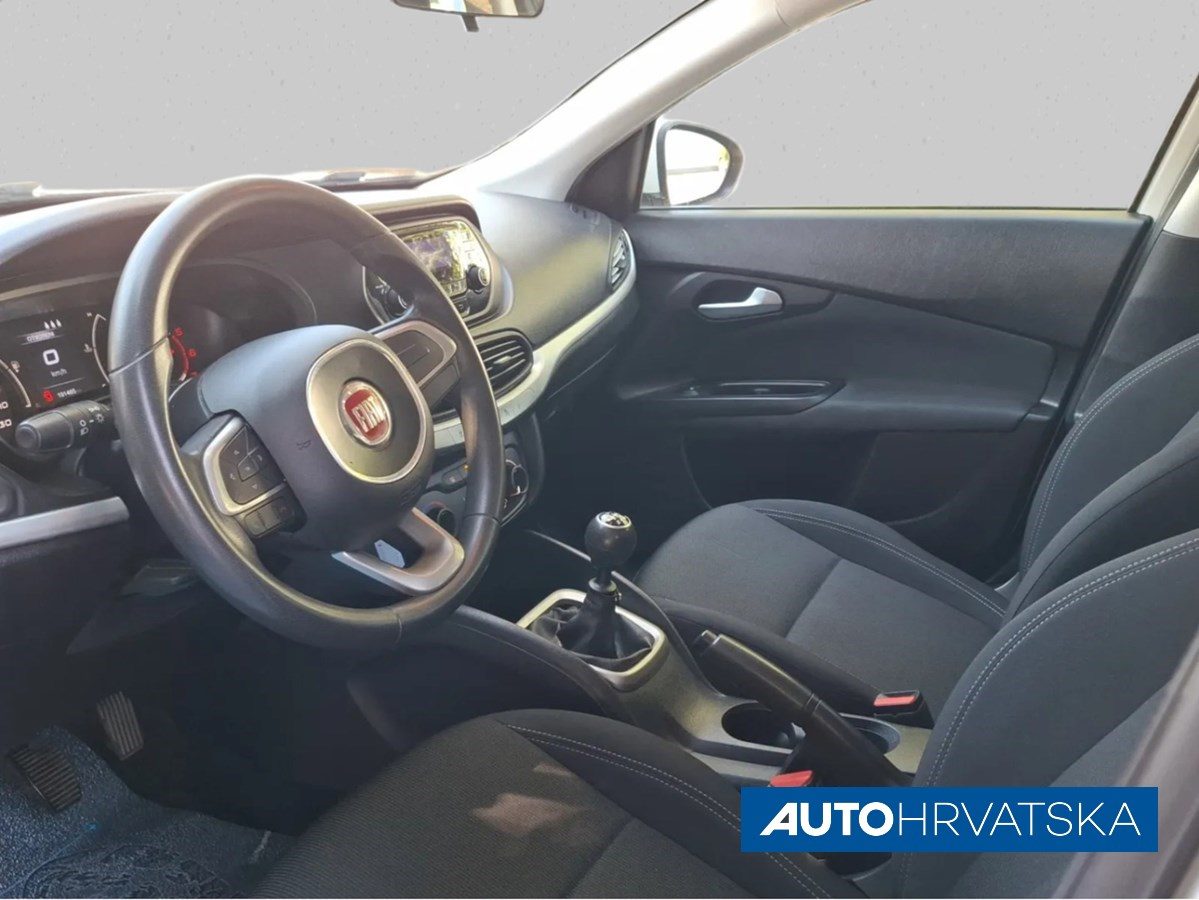 2017 Fiat Tipo — fotografija 17