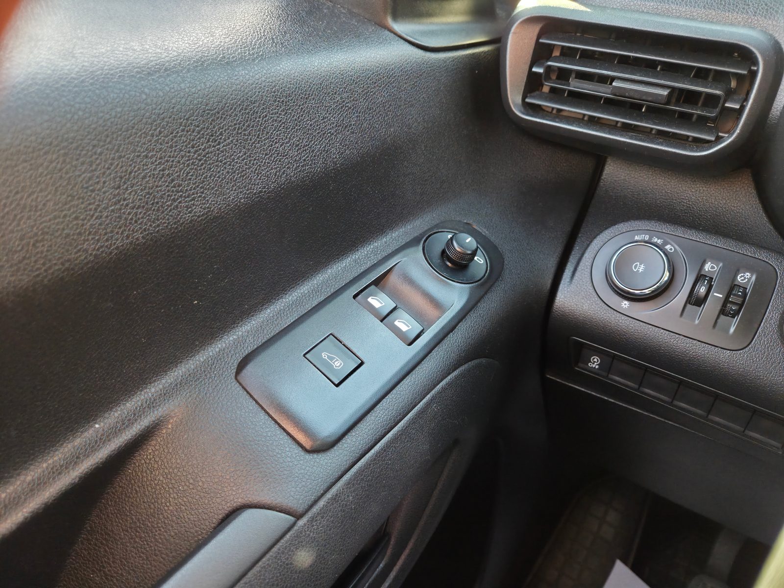 2020 Opel Combo — fotografija 11
