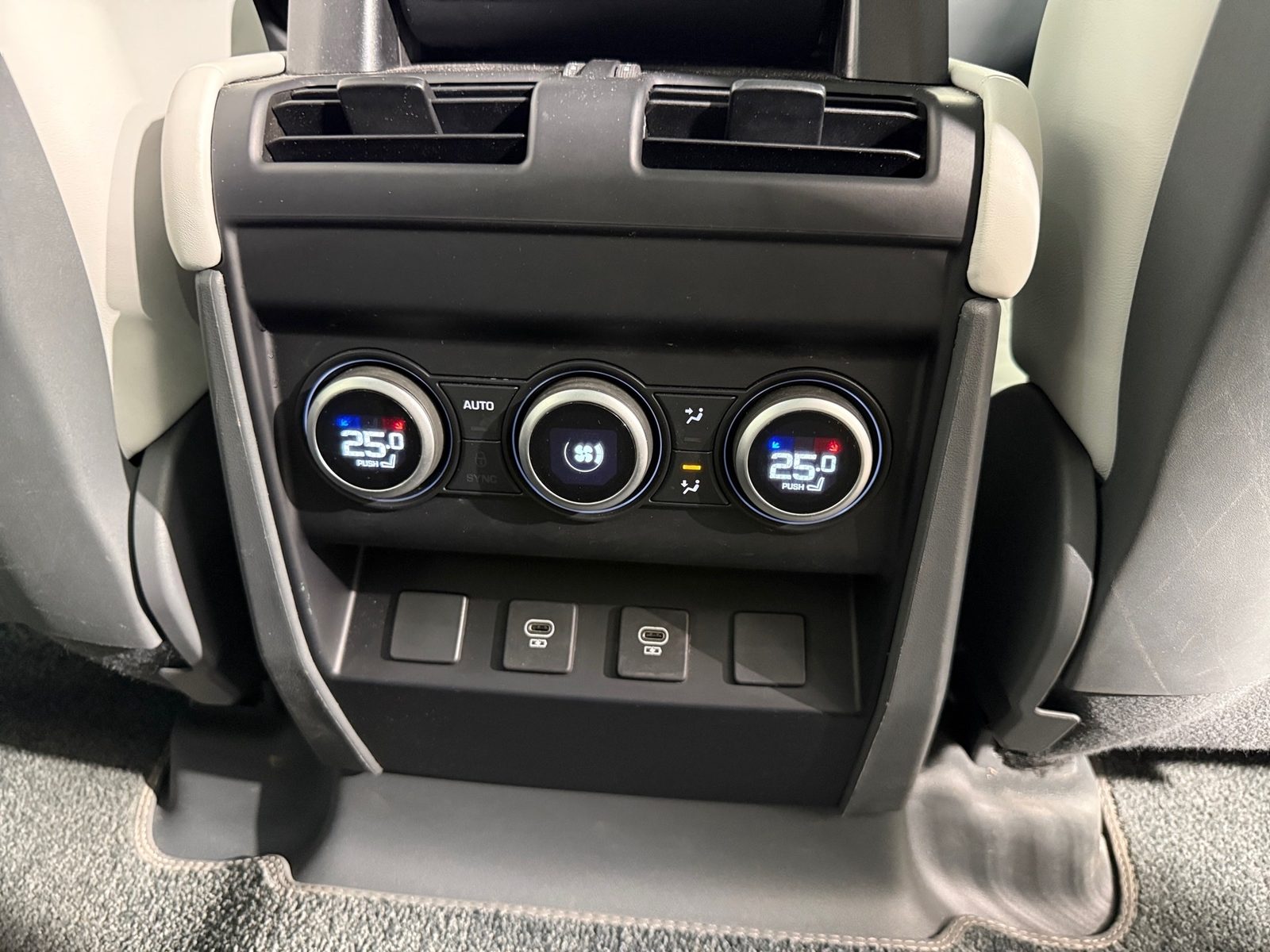2025 Land Rover Defender — fotografija 25