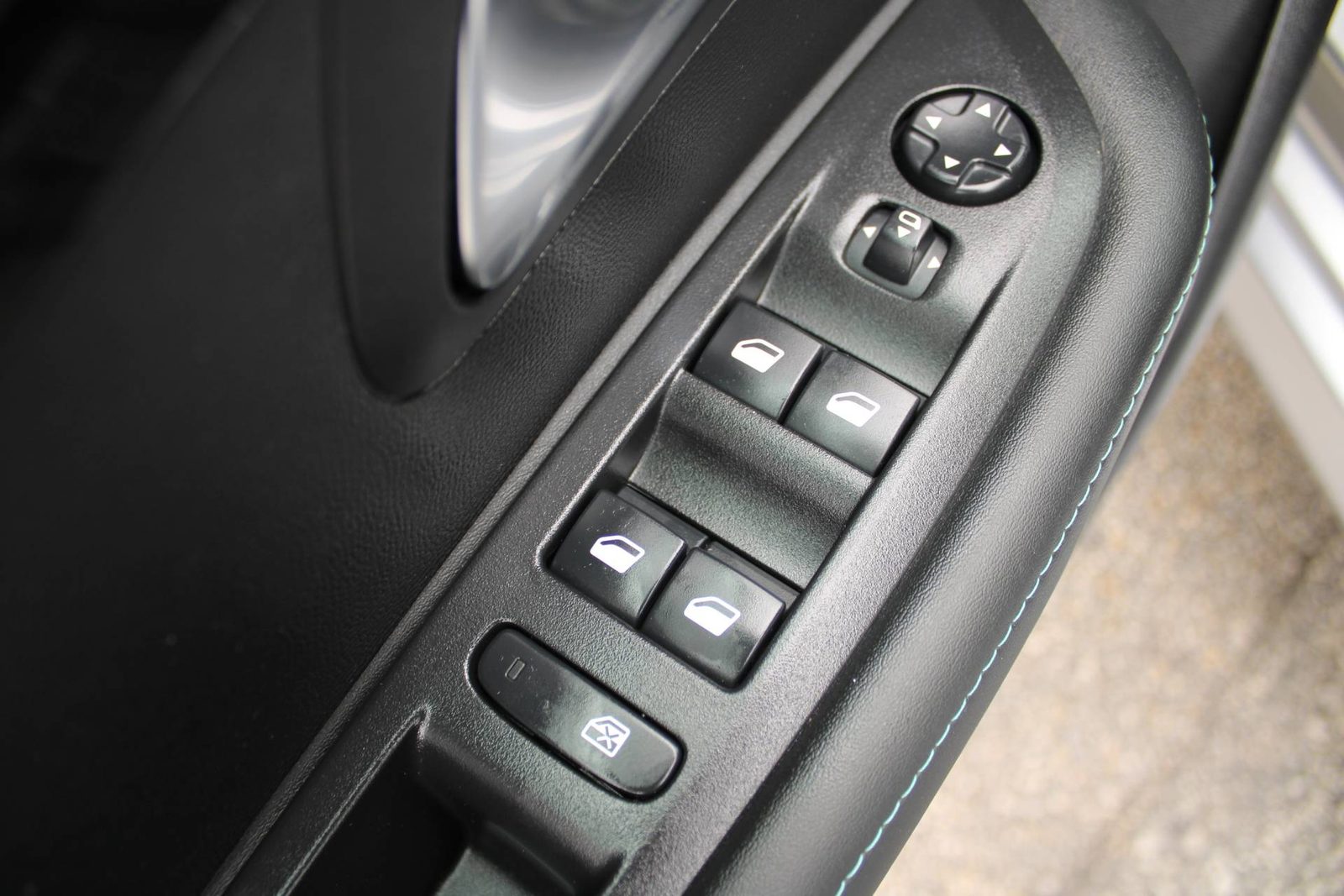 2023 Peugeot 208 — fotografija 14