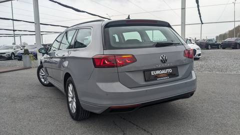 2022 Volkswagen Passat — sličica 4