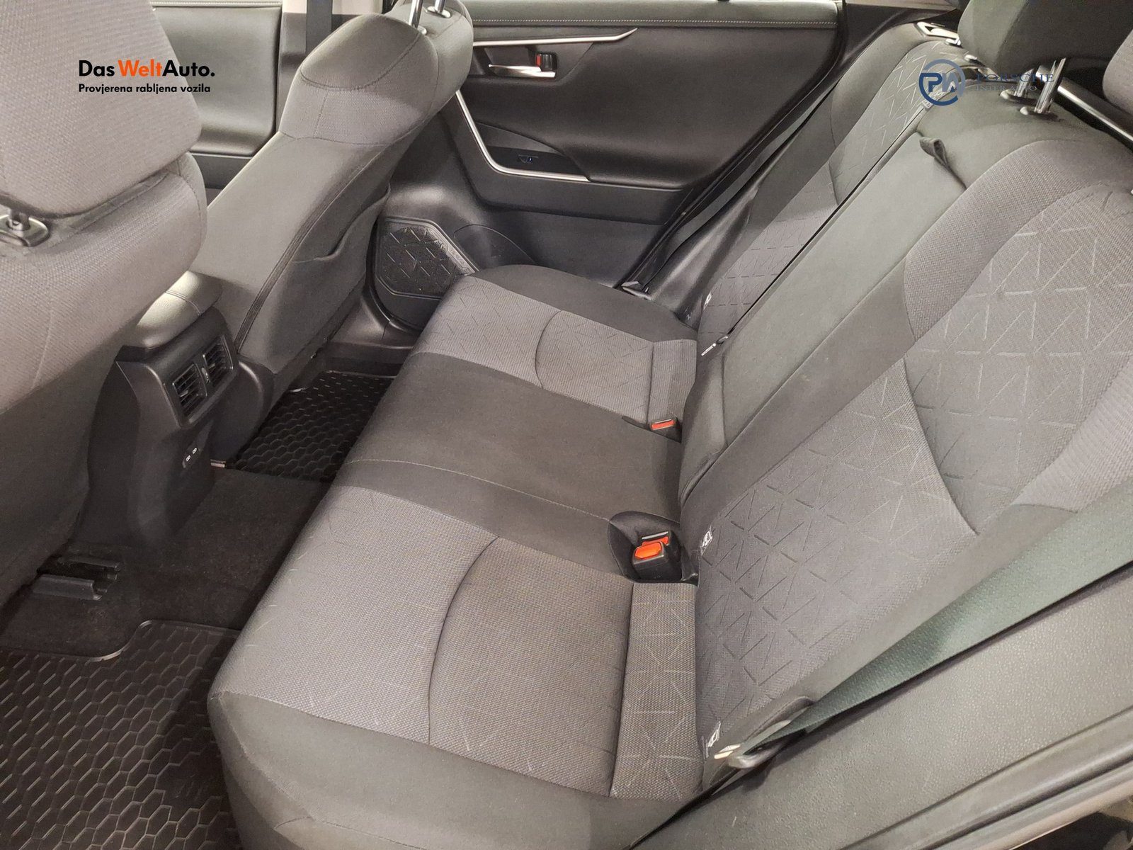 2022 Toyota RAV4 — fotografija 16