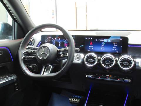 2025 Mercedes-Benz GLB — sličica 14