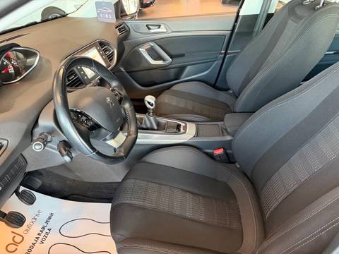 2017 Peugeot 308 — sličica 14