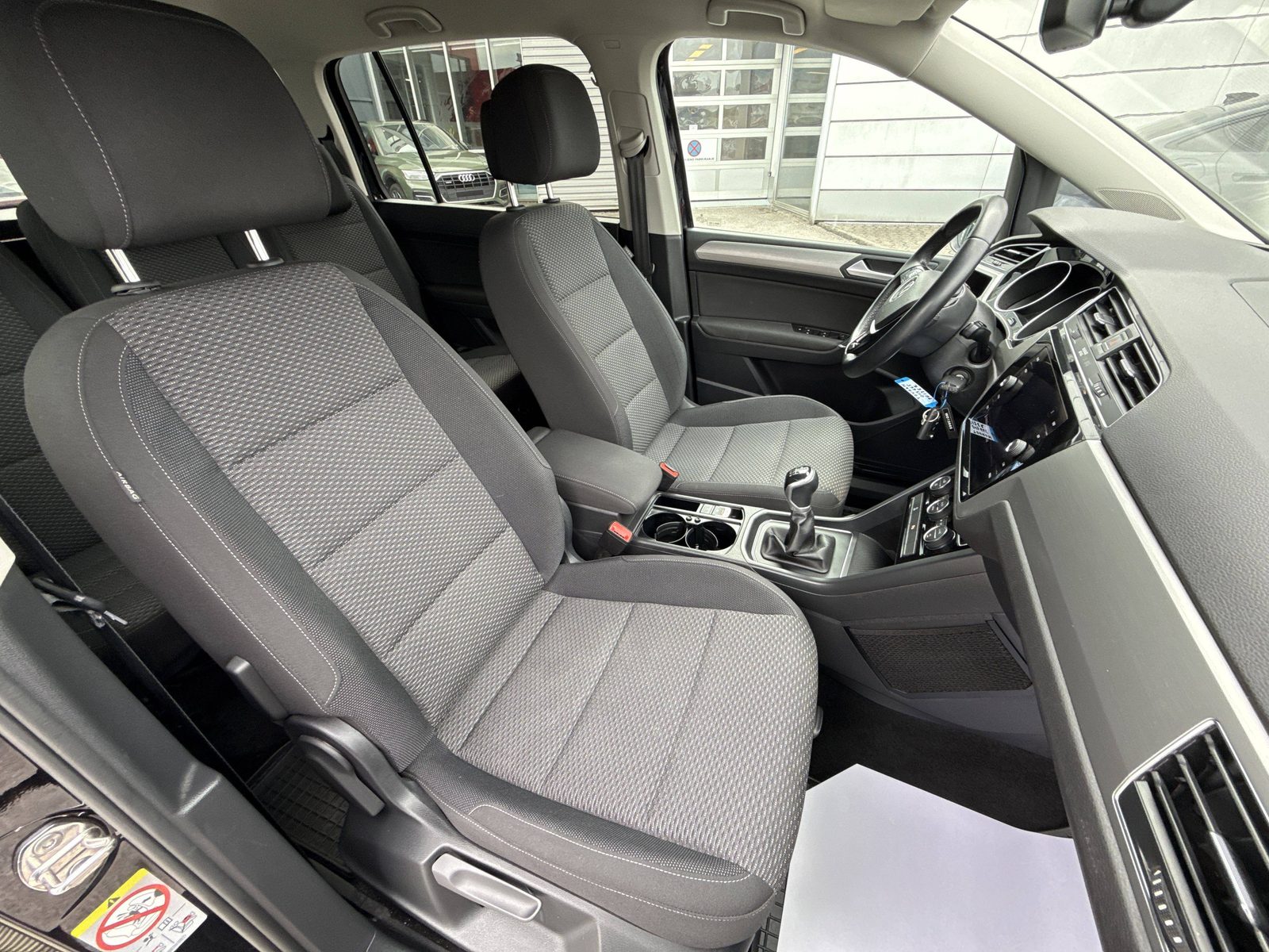 2022 Volkswagen Touran — fotografija 25