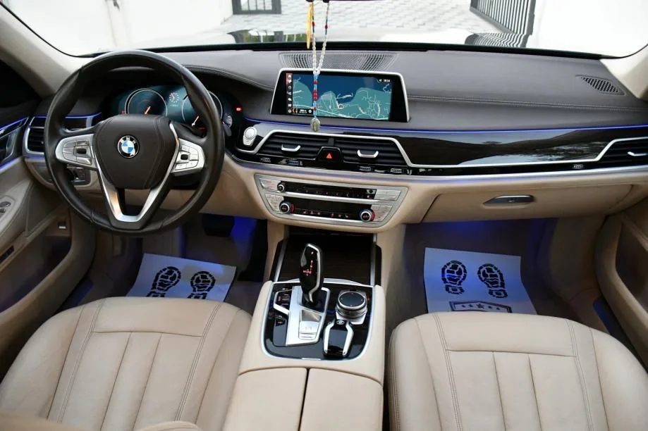 2017 BMW Serija 7 — fotografija 16