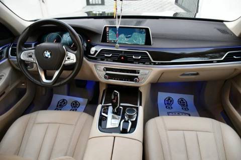 2017 BMW Serija 7 — sličica 16