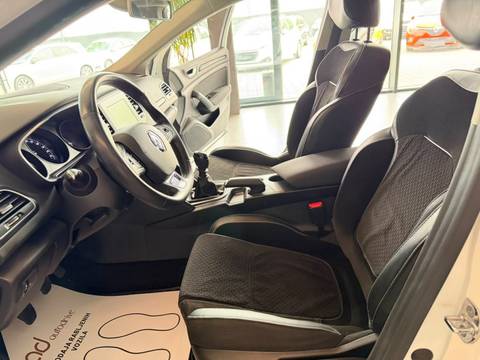 2017 Renault Megane — sličica 14