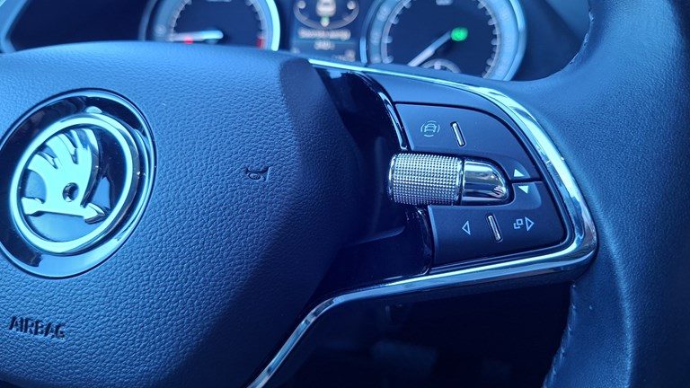 2021 Škoda Superb — fotografija 20